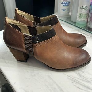 Olukai short booties